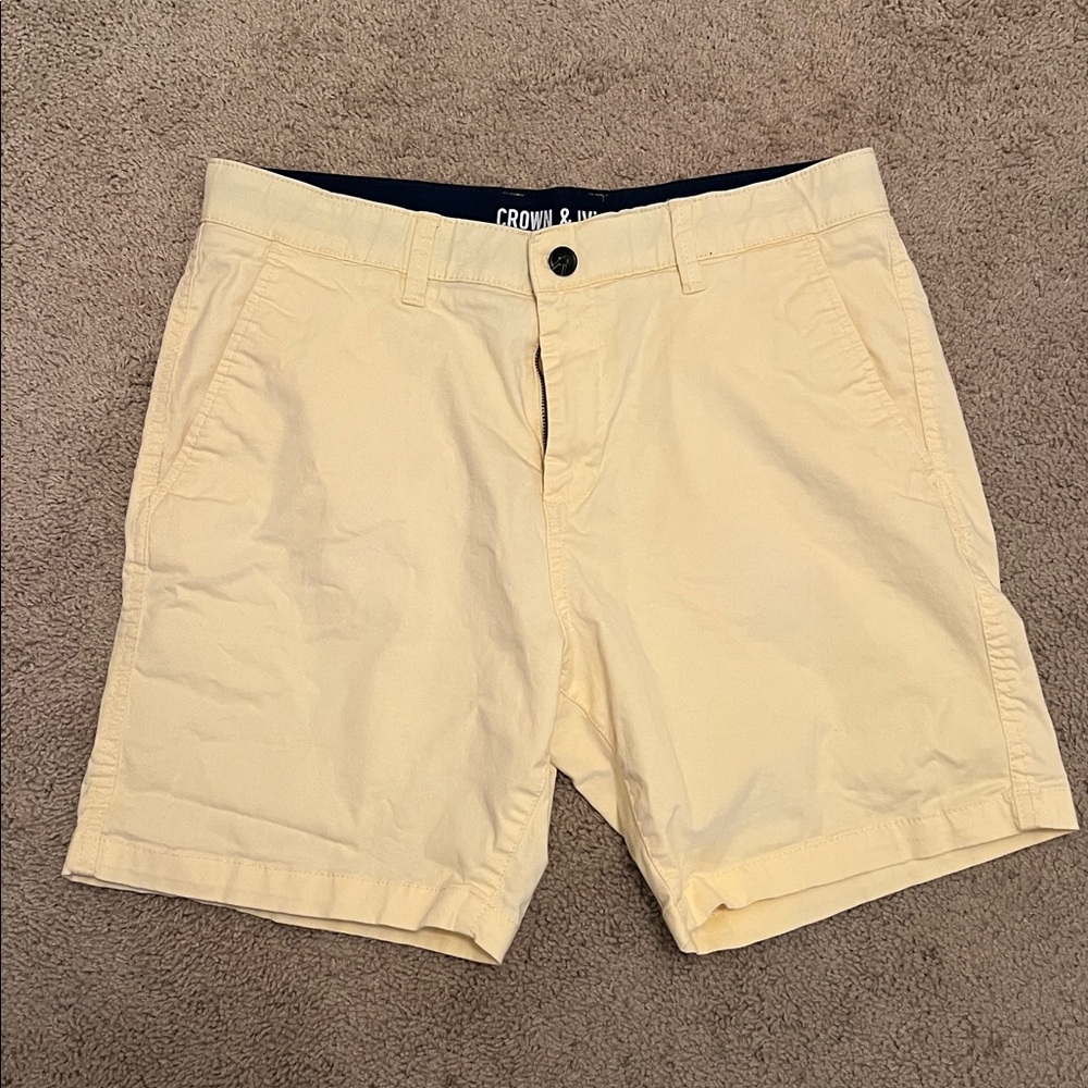 Crown & Ivy Men's 34 Motion Flex Yellow Cotton Blend Flat Front Shorts
